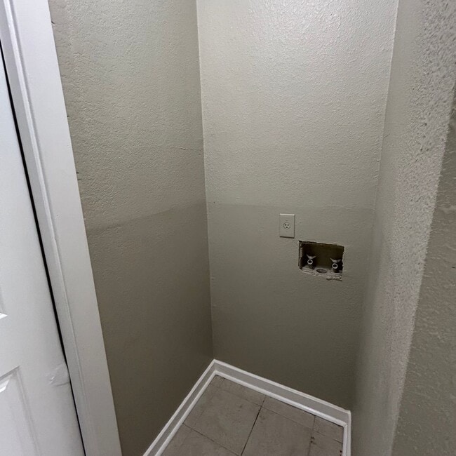 Building Photo - 1217 Armadillo Rd