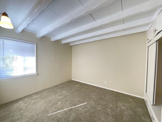 Building Photo - Acacia203-209