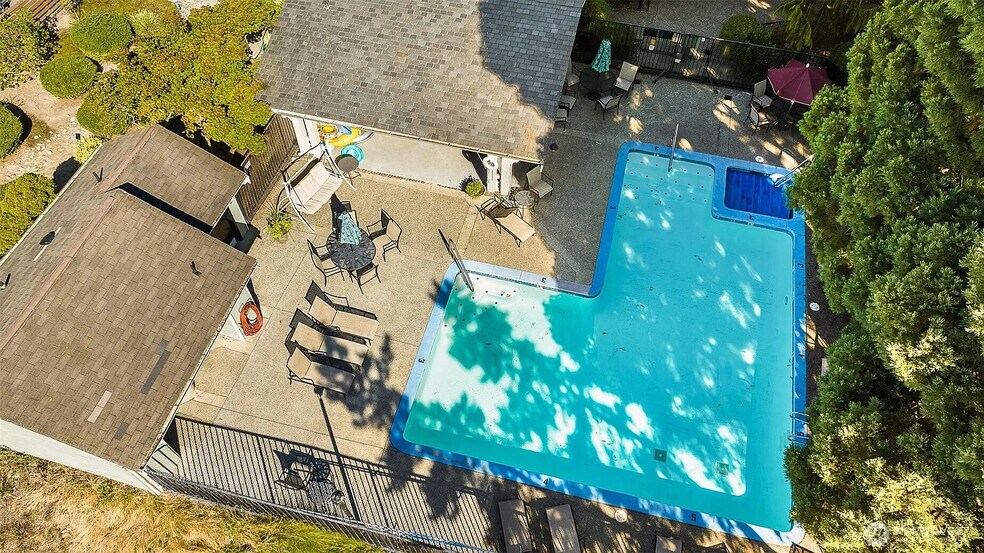 Building Photo - 1311 12th Ave S