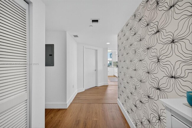 Building Photo - 19501 W Country Club Dr