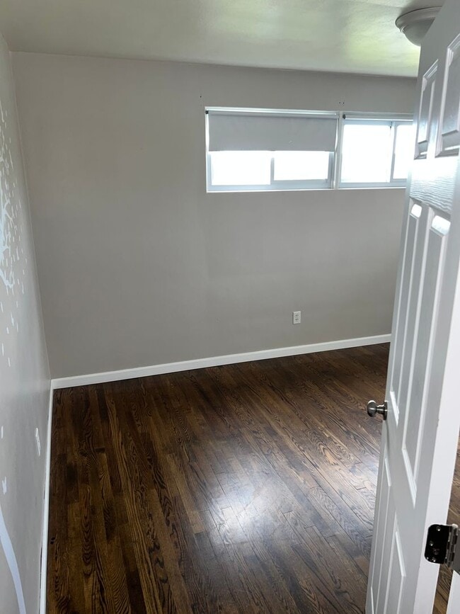 Building Photo - 3 Bed / 1 Bath Single-Family Home – Richland School District