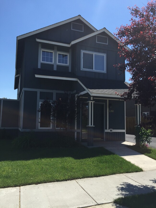 Primary Photo - Great 3 Bed/2.5 Bath NW Redmond Single Fam...