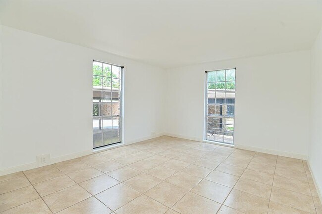 Building Photo - 5353 Institute Ln