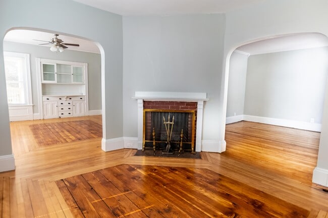 Building Photo - 642 Maple St