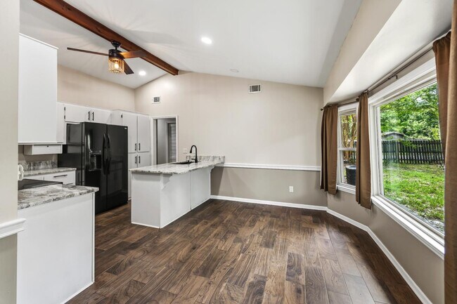 Building Photo - 8219 N Ridgebrook Dr