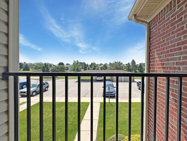 Building Photo - Minutes from Adrian College************** Massive 2 Bedroom 2 Bath*****************Rent $1,150/month