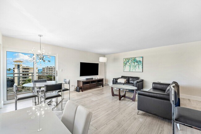 Building Photo - 1160 Hillsboro Mile