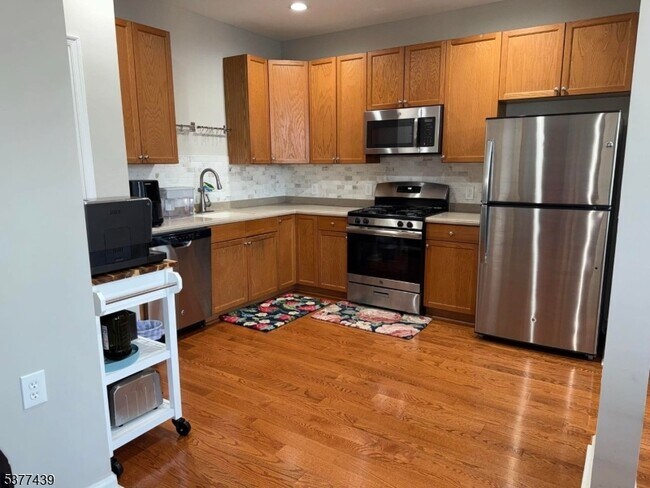 Building Photo - 155 Conover Terrace