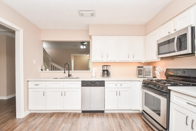 Building Photo - 5331 Windsong Trail