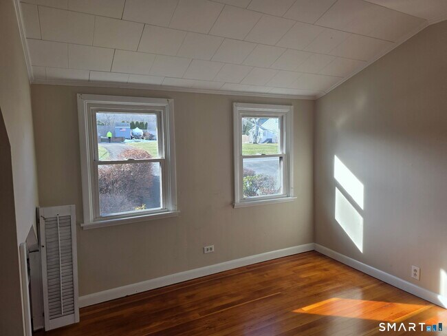 Building Photo - 23 Cedar Dr