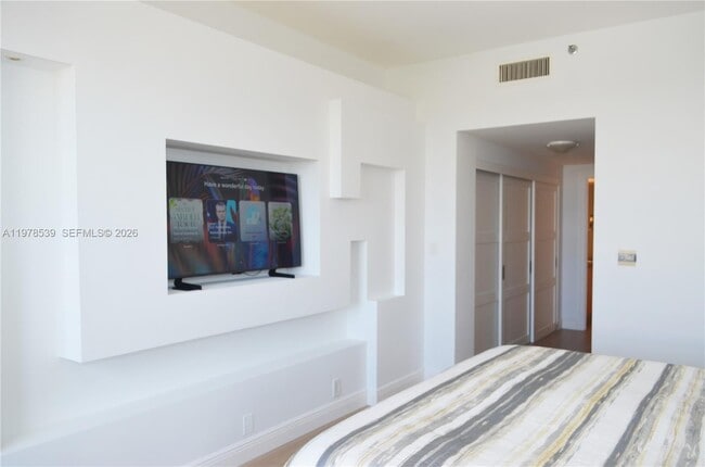 Building Photo - 251 Crandon Blvd