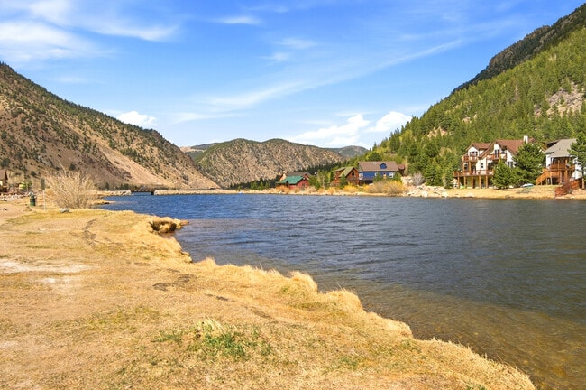 Building Photo - 2115 Hummingbird Wy