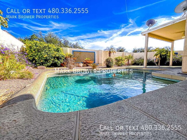 Building Photo - 941 N Florence Dr