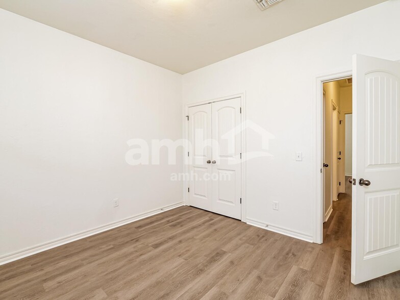 Building Photo - 4800 Limestone Dr