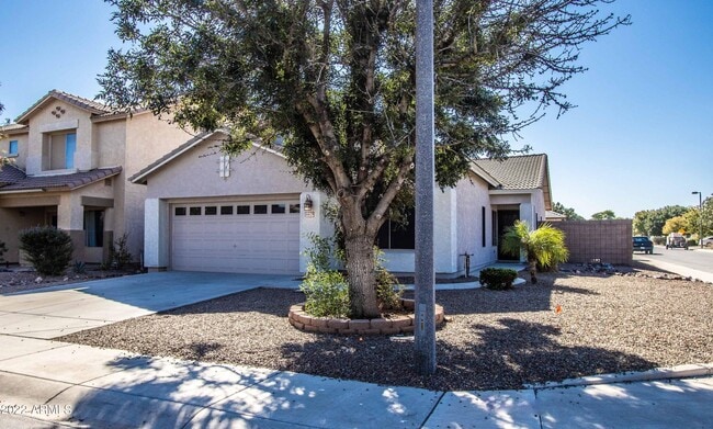 Building Photo - 44629 W Santa Fe St