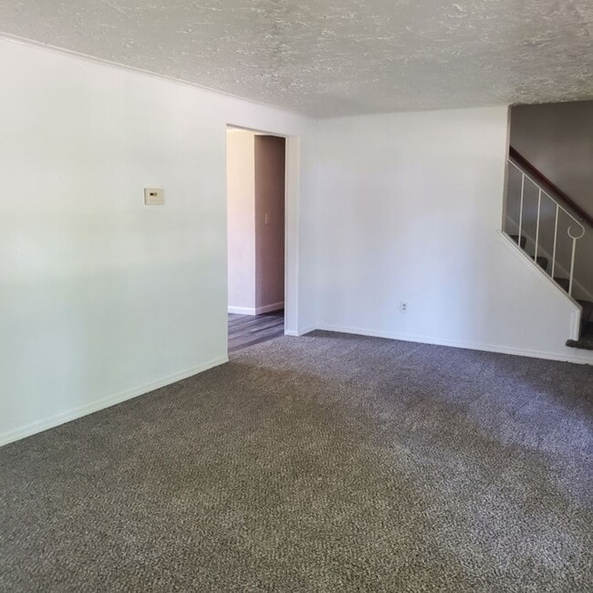 Building Photo - 3 bdrm Bungalow House For Rent!!!