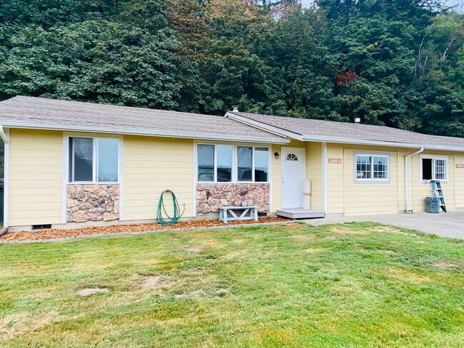 Primary Photo - 11040 N Skagit St