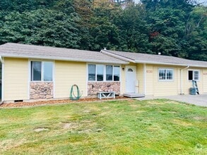 Building Photo - Wilson Duplex