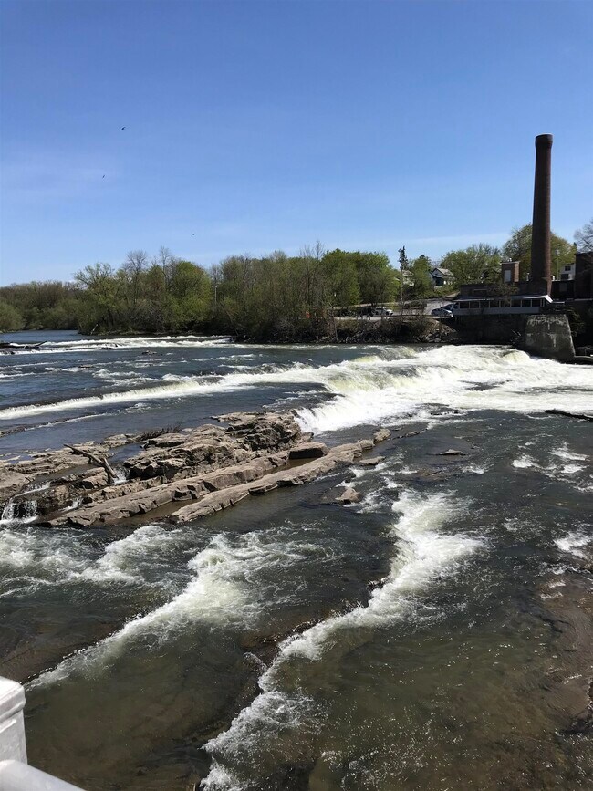 Building Photo - 60 Winooski Falls Wy