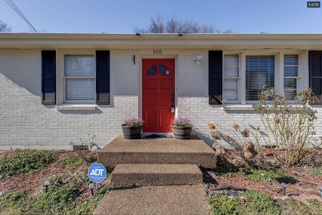 Building Photo - Charming 2 Bedroom Rental Home in Nashville with 1210 Sq Ft - Must See!
