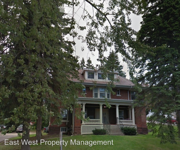 Building Photo - 1529 E 2nd St