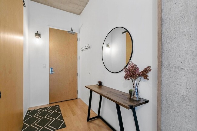 Building Photo - 748 N 3rd St