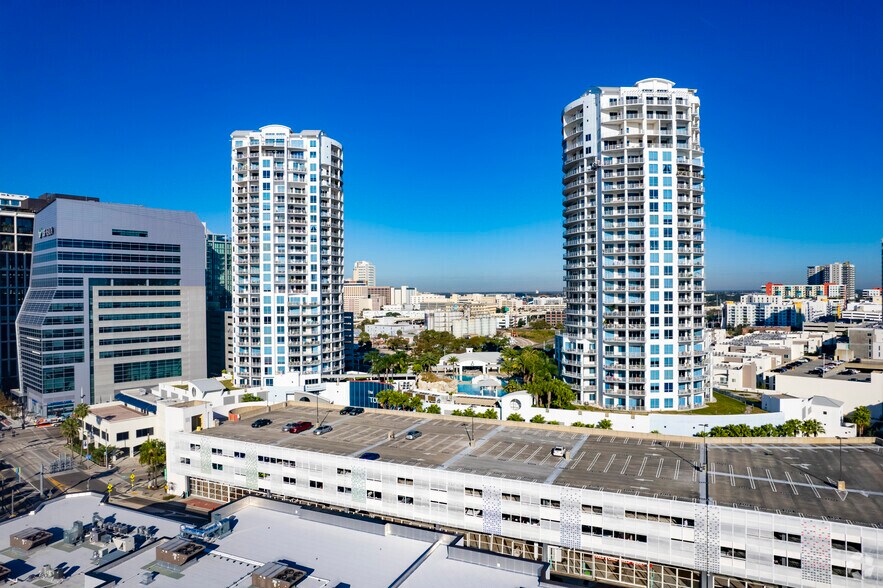 Primary Photo - Towers of Channelside