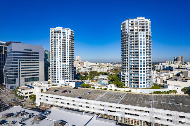 Primary Photo - Towers of Channelside