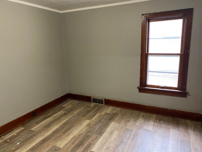 Building Photo - 3 Bedroom home in Rothschild!