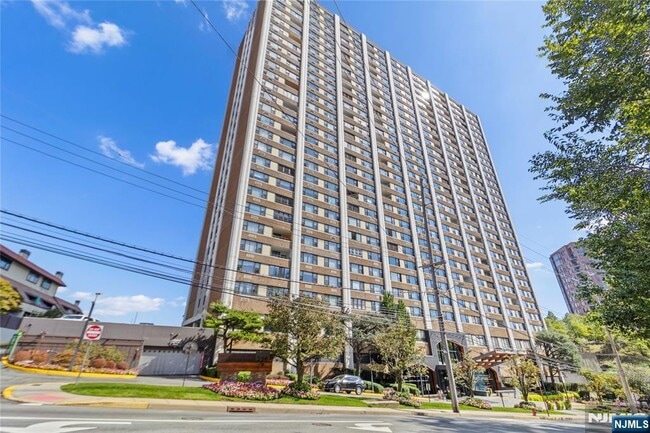 Building Photo - 250 Gorge Rd