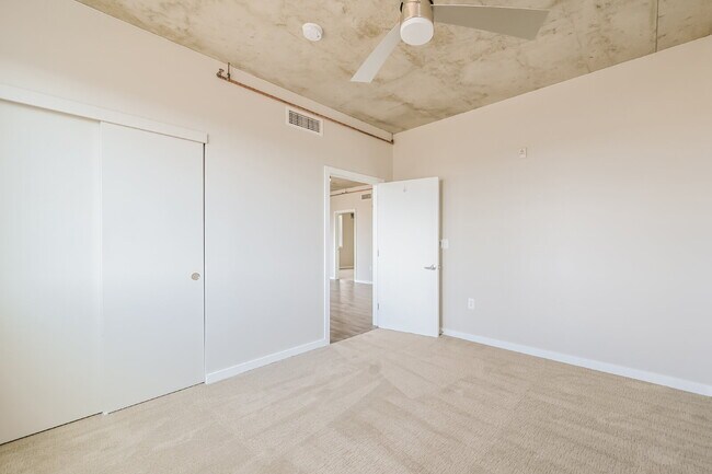 Building Photo - $2,200.00, 2 bed, 1bath located in the hea...