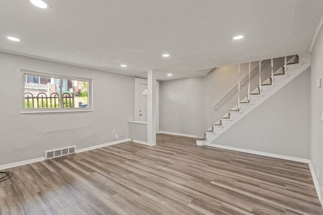 Building Photo - 147 Amabell St