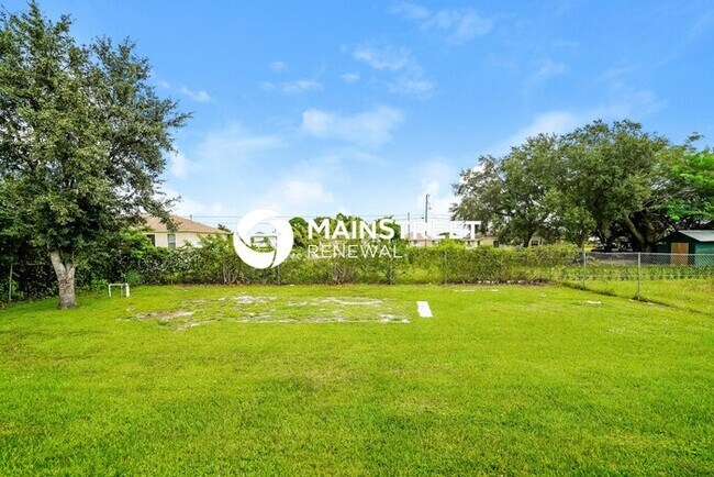 Building Photo - 3 Bedroom Pet-Friendly Home in Lehigh Acres, FL with Main Street Renewal