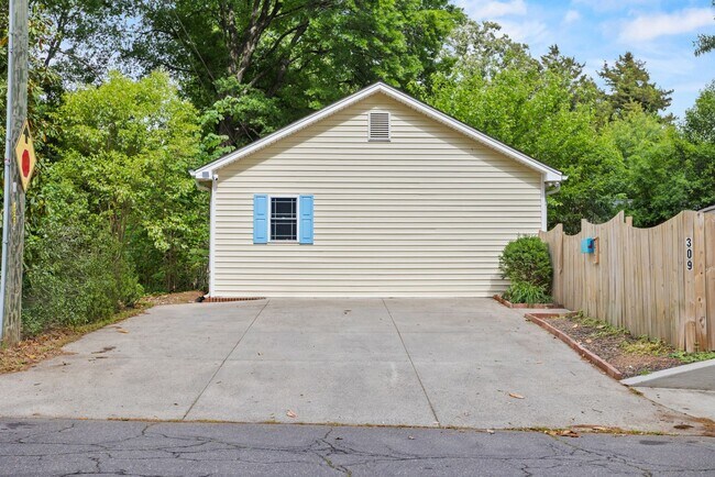 Building Photo - 309 Magnolia St SW