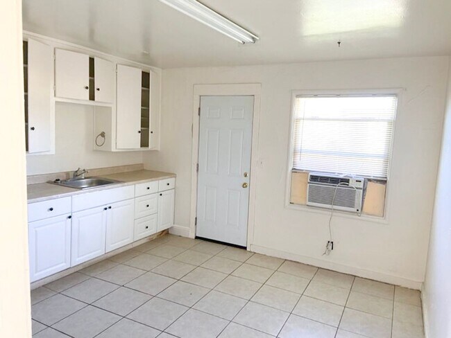 Building Photo - 3905 Huron St