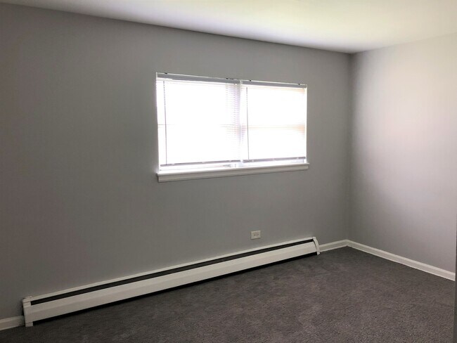 Building Photo - 5629 St Charles Rd