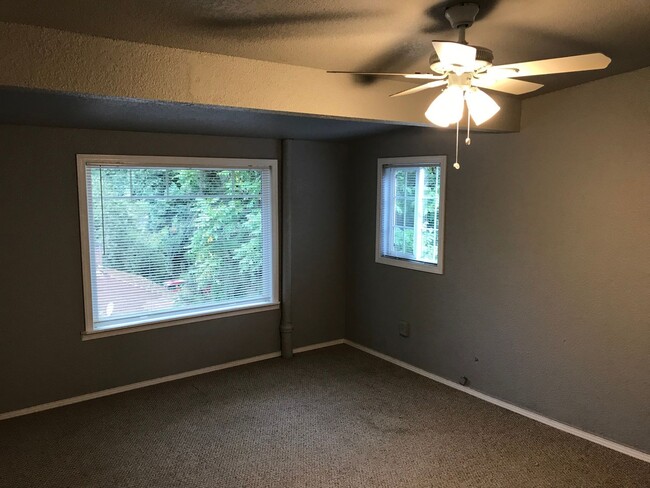 Building Photo - Charming 3 Bedroom Cottage Located in SW P...