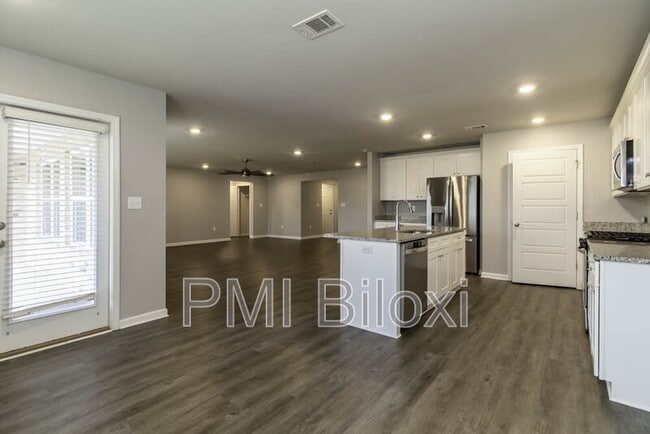 Building Photo - 1005 Enclave Cir