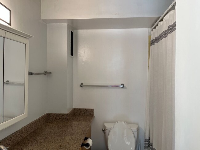 Building Photo - Ward Villa - Secured building 2 bedrooms, ...