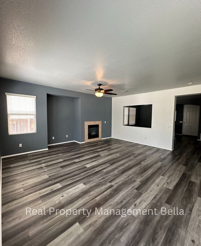 Building Photo - 3 Bed 3 Bath Perris Home w/ Office Space & Community Pool