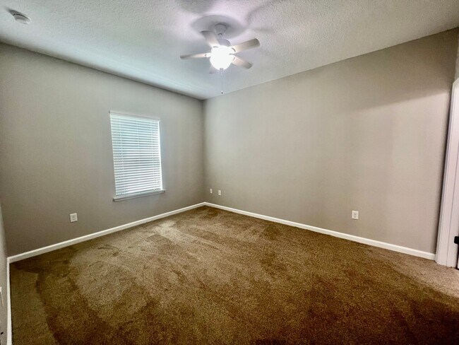 Building Photo - Stylish 3 Bedroom, 2 bath Condo with Woode...