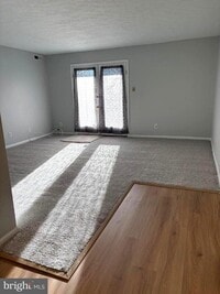 Building Photo - 130 Kenwood Dr