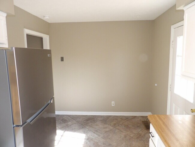 Building Photo - 75 Ashwood Ct