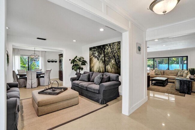 Building Photo - Boca Raton Beautifully Updated 4 Bedroom Pool Home