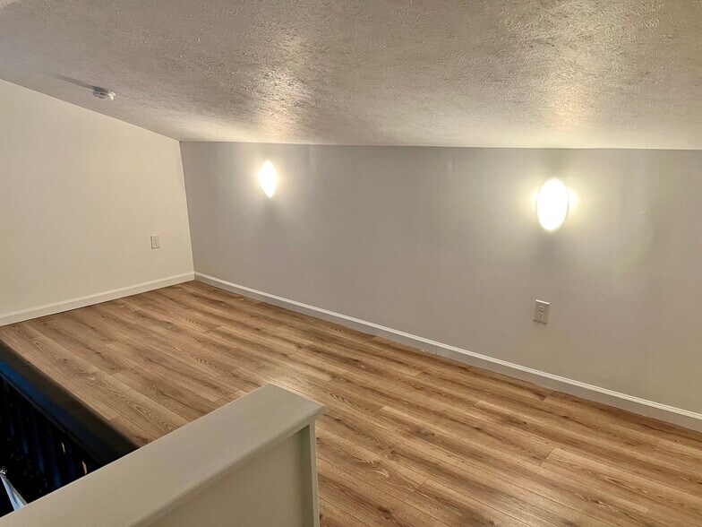 loft - 110 W 3rd St