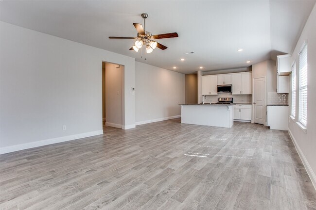 Building Photo - 3501 Montadale Ave