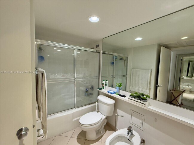 Building Photo - 5600 Collins Ave