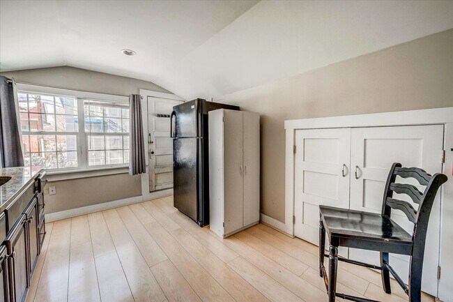 Building Photo - Monroe Duplex