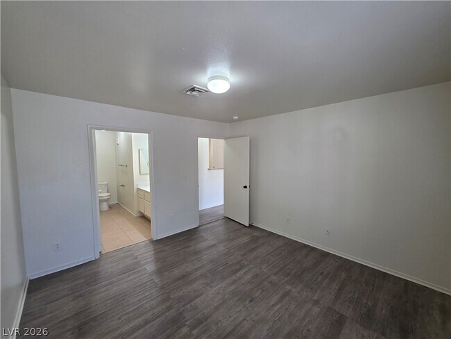 Building Photo - 4865 S Torrey Pines Dr