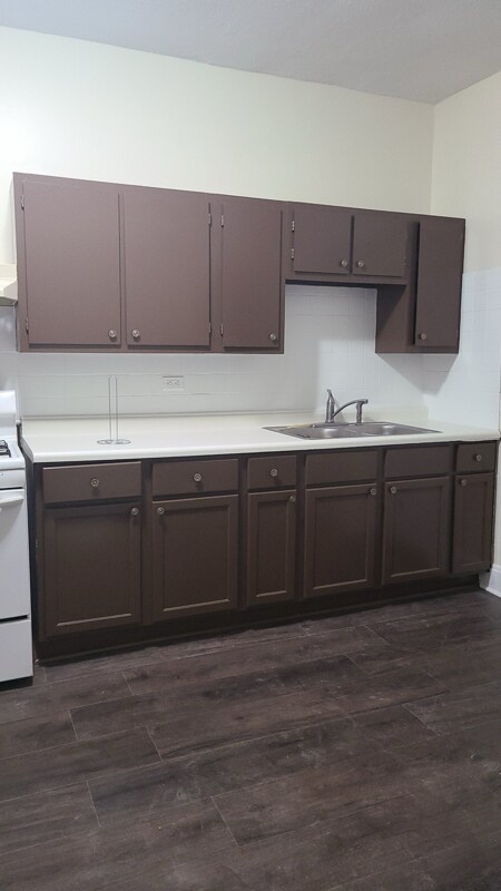 Building Photo - 611 E 75th St